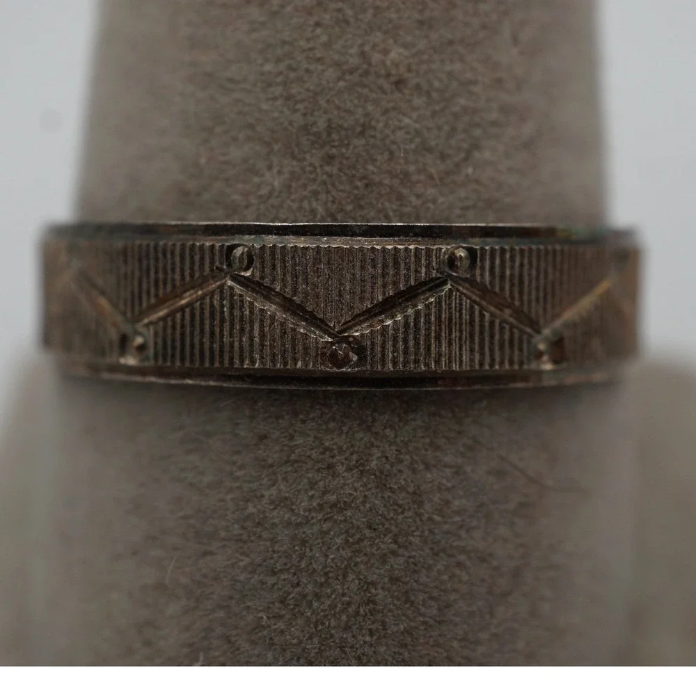 Vintage .925 Sterling Silver Textured Chevron Band Ring Mens Size 11 2.35g